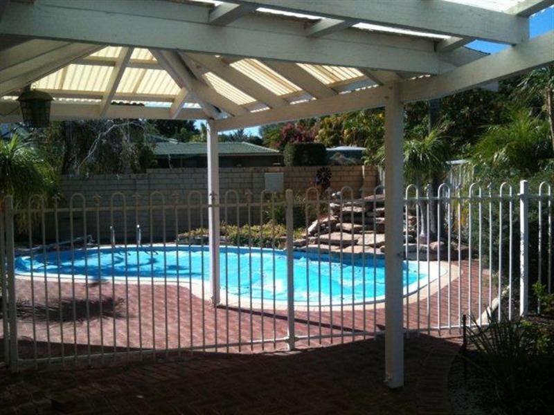 15 Fairfield Way, Halls Head WA 6210