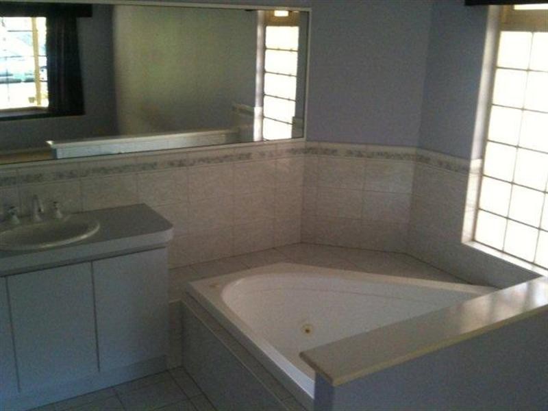 15 Fairfield Way, Halls Head WA 6210