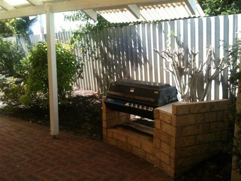 15 Fairfield Way, Halls Head WA 6210