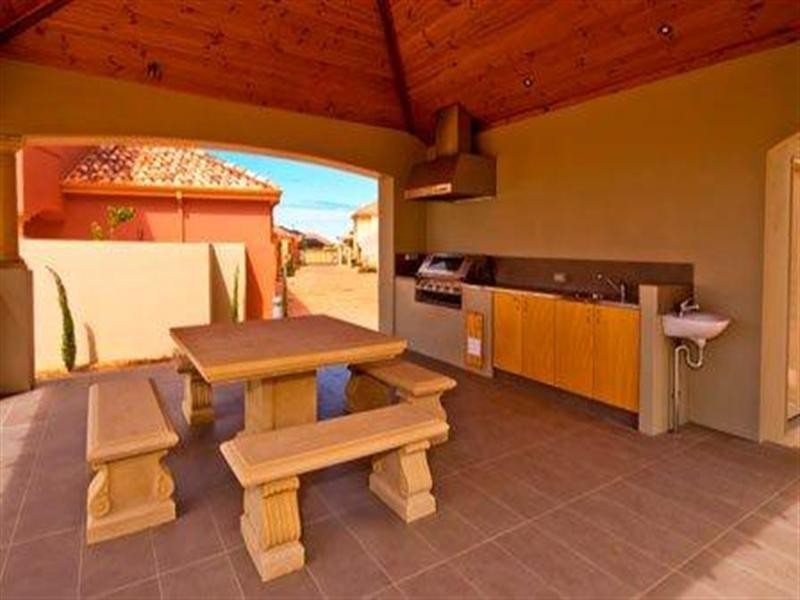 18/2 The Pass, Dawesville WA 6211