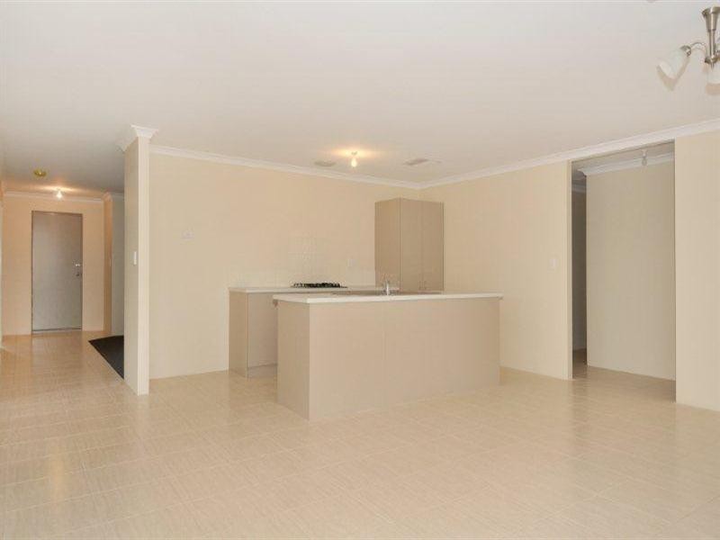 32 Carissa Turn, Halls Head WA 6210