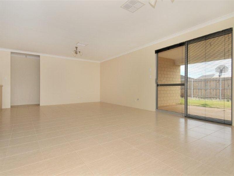 32 Carissa Turn, Halls Head WA 6210