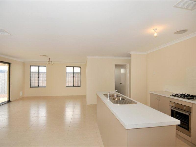 32 Carissa Turn, Halls Head WA 6210