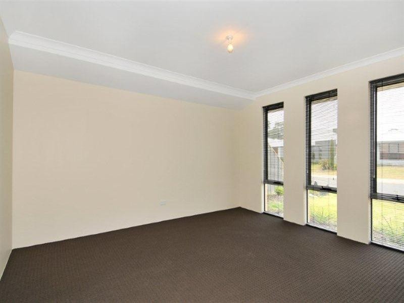 32 Carissa Turn, Halls Head WA 6210