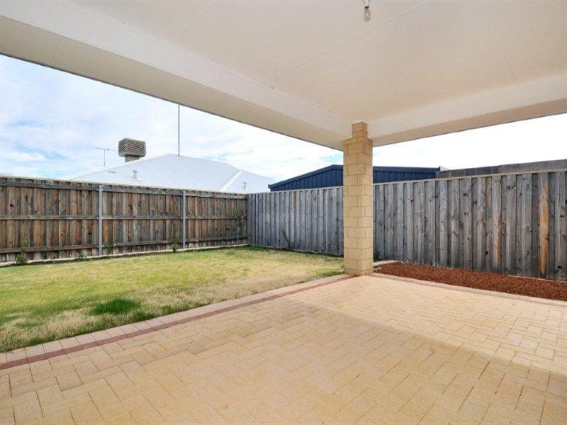 32 Carissa Turn, Halls Head WA 6210