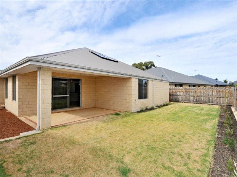 32 Carissa Turn, Halls Head WA 6210