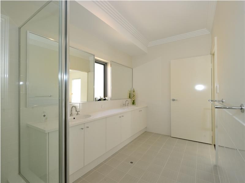 82 Alexis Cir, Wannanup WA 6210