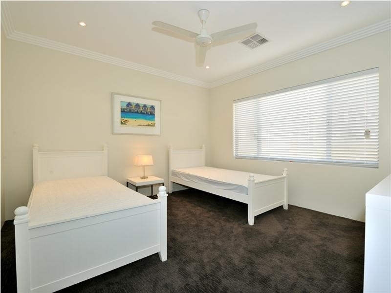 82 Alexis Cir, Wannanup WA 6210