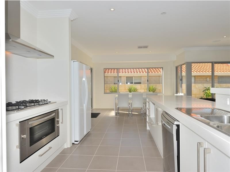 82 Alexis Cir, Wannanup WA 6210