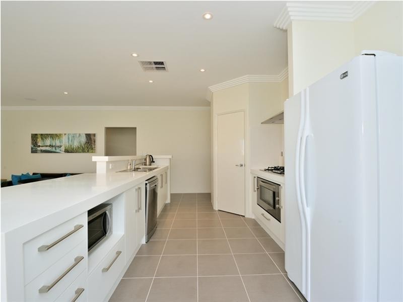 82 Alexis Cir, Wannanup WA 6210
