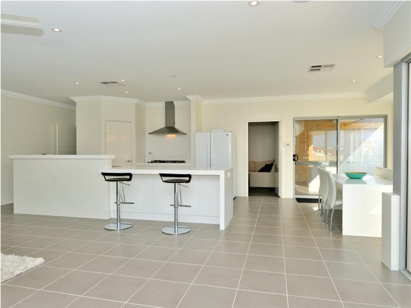 82 Alexis Cir, Wannanup WA 6210