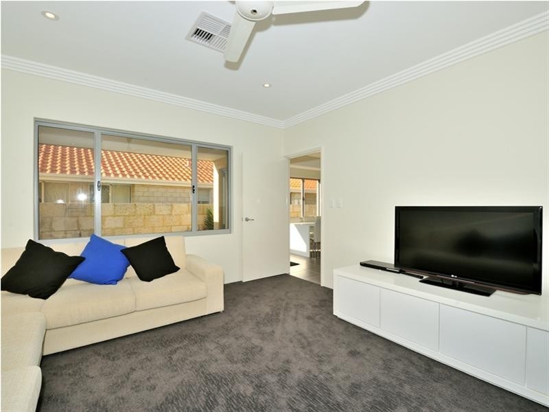82 Alexis Cir, Wannanup WA 6210
