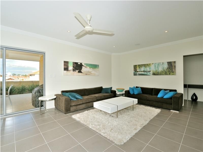82 Alexis Cir, Wannanup WA 6210