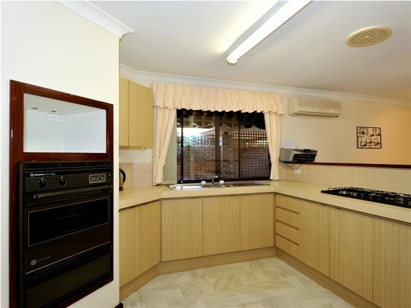 1/12 Rocklea Place, Silver Sands WA 6210