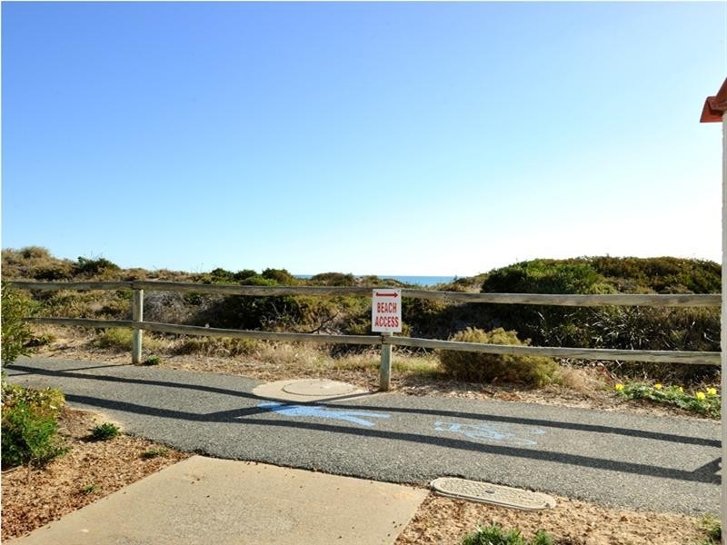 1/12 Rocklea Place, Silver Sands WA 6210