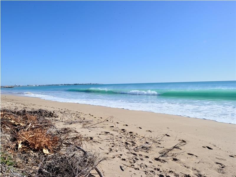 1/12 Rocklea Place, Silver Sands WA 6210