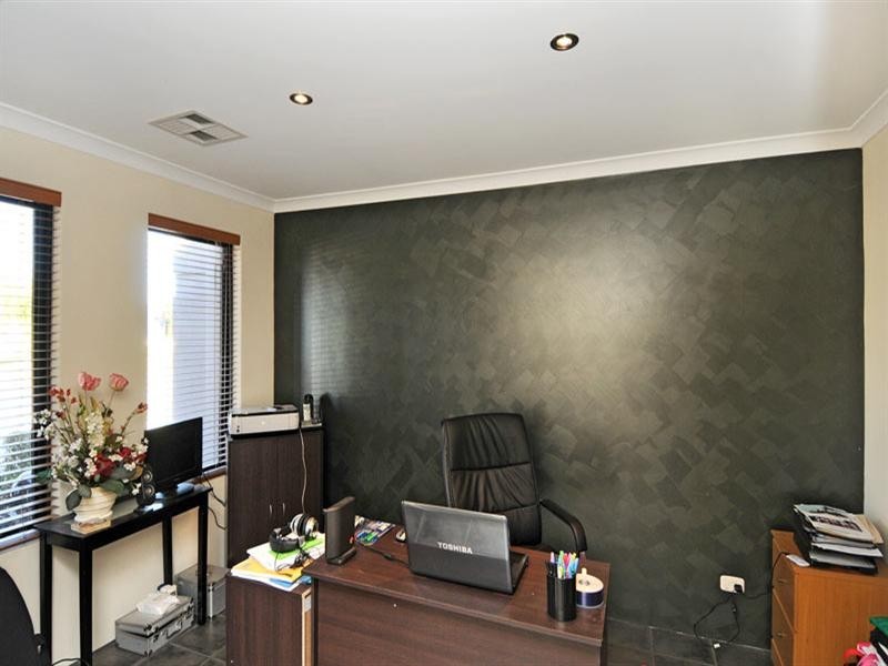 32 Heyerdahl Way, Dudley Park WA 6210