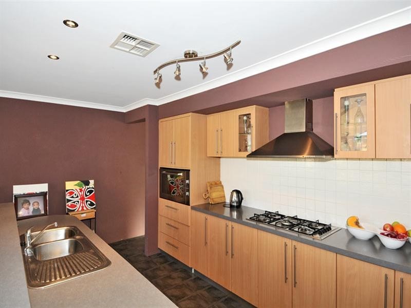 32 Heyerdahl Way, Dudley Park WA 6210