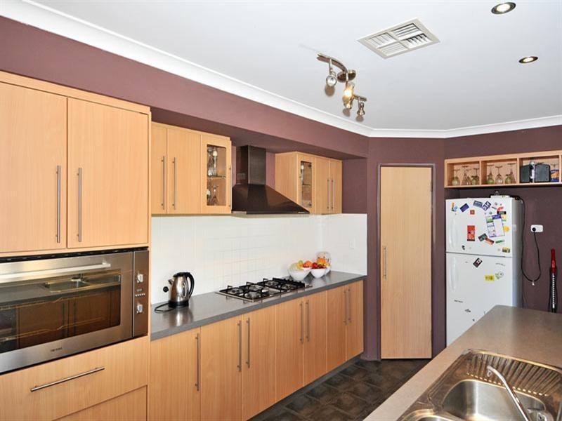 32 Heyerdahl Way, Dudley Park WA 6210