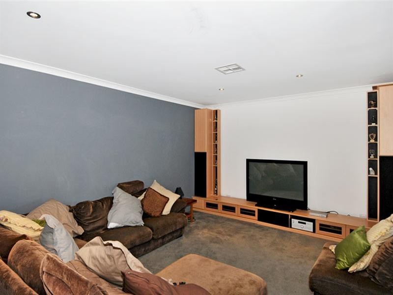 32 Heyerdahl Way, Dudley Park WA 6210