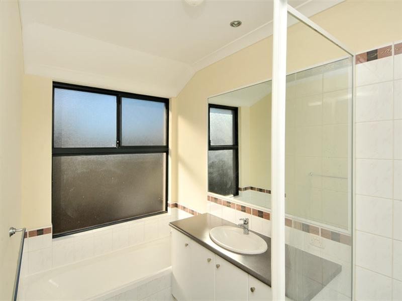 32 Heyerdahl Way, Dudley Park WA 6210