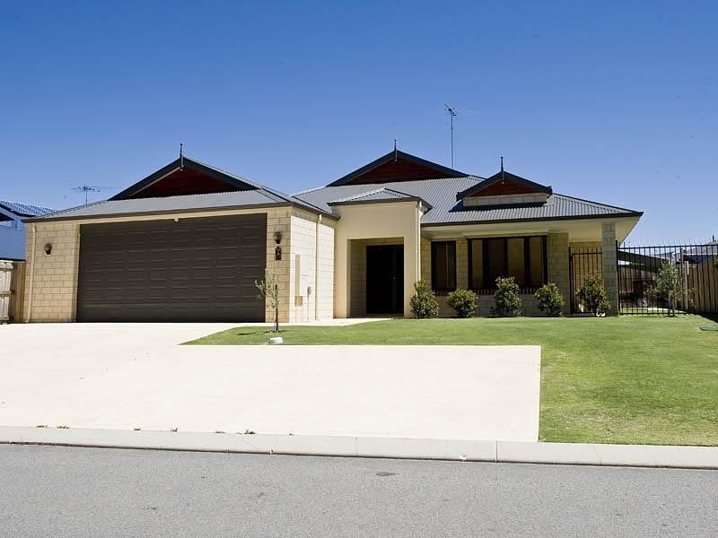 16 Poinsettia Green, Halls Head WA 6210