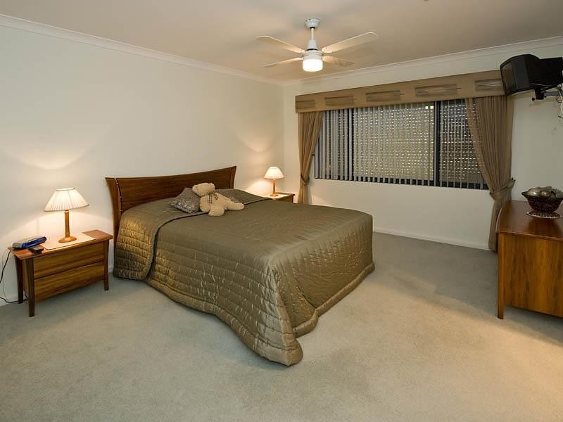 16 Poinsettia Green, Halls Head WA 6210