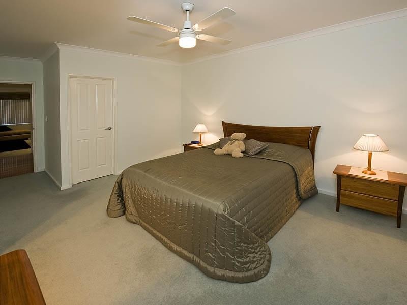 16 Poinsettia Green, Halls Head WA 6210