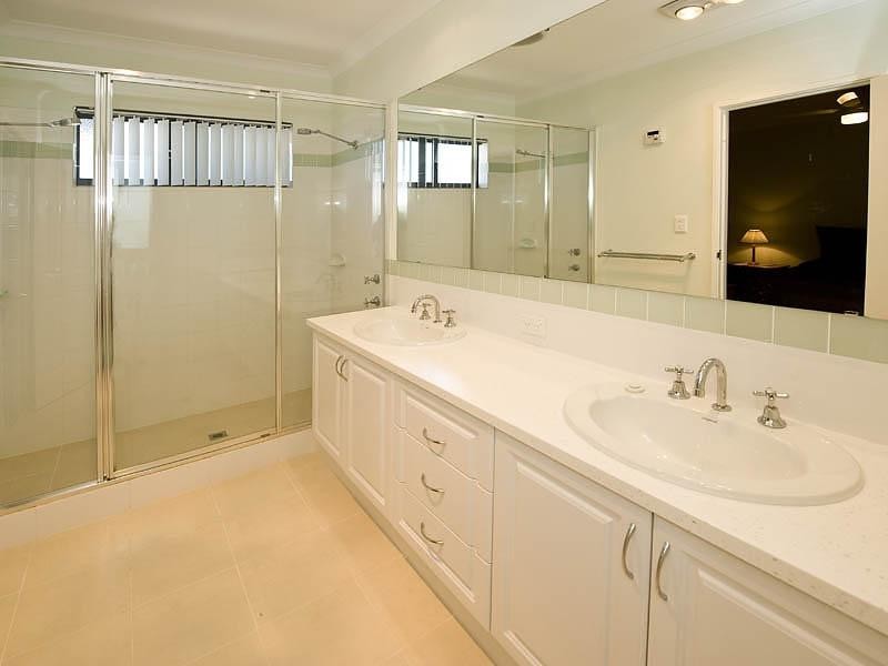 16 Poinsettia Green, Halls Head WA 6210