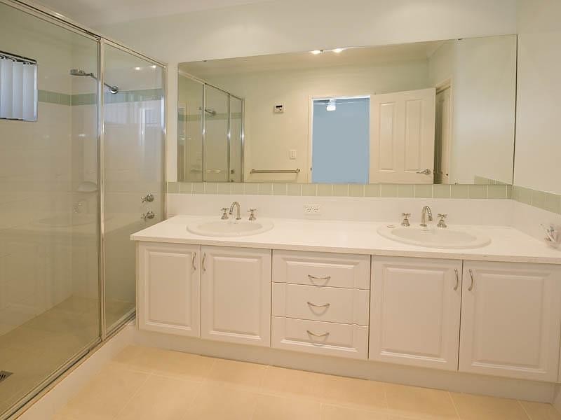 16 Poinsettia Green, Halls Head WA 6210