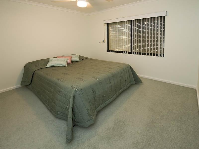 16 Poinsettia Green, Halls Head WA 6210