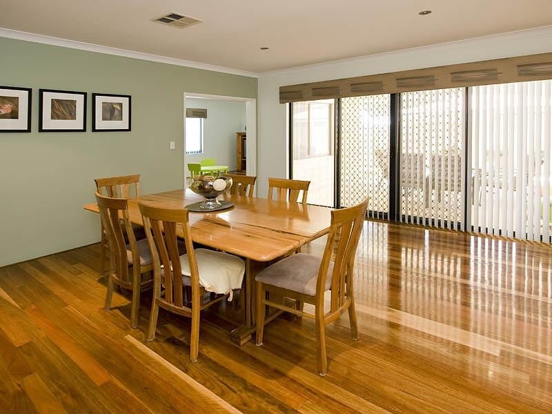 16 Poinsettia Green, Halls Head WA 6210