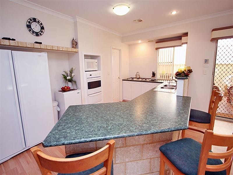 10 Capricorn Mews, Halls Head WA 6210