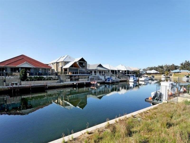 16 Syrenka Turn, Halls Head WA 6210