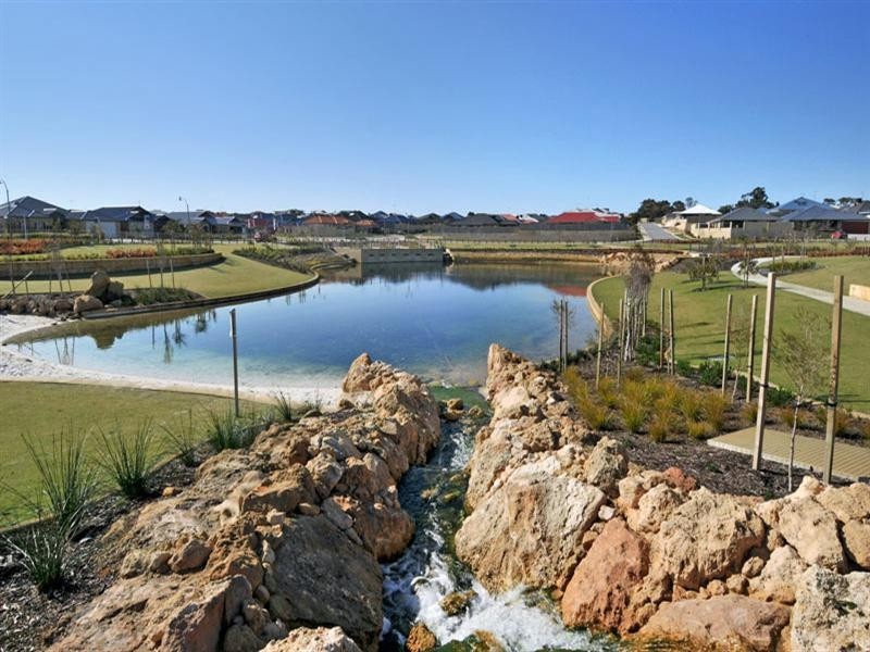 16 Waratah Circle, Halls Head WA 6210