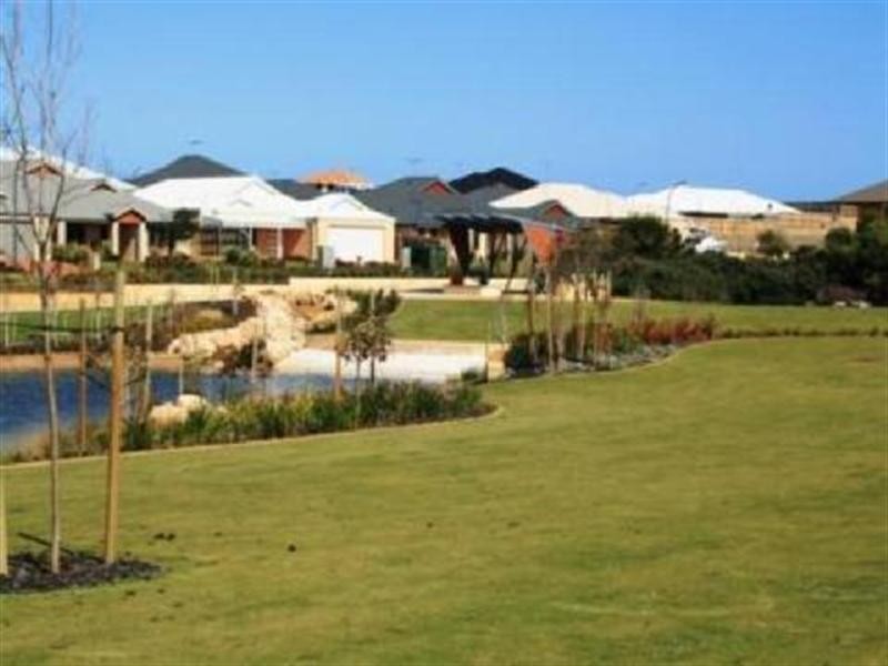 16 Waratah Circle, Halls Head WA 6210