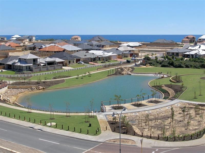 16 Waratah Circle, Halls Head WA 6210