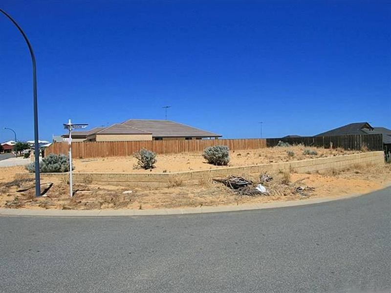 16 Waratah Circle, Halls Head WA 6210