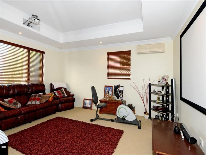 44 Heyerdahl Way, Dudley Park WA 6210