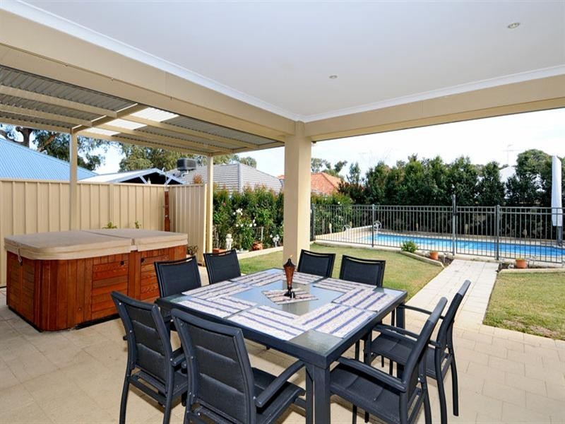 44 Heyerdahl Way, Dudley Park WA 6210