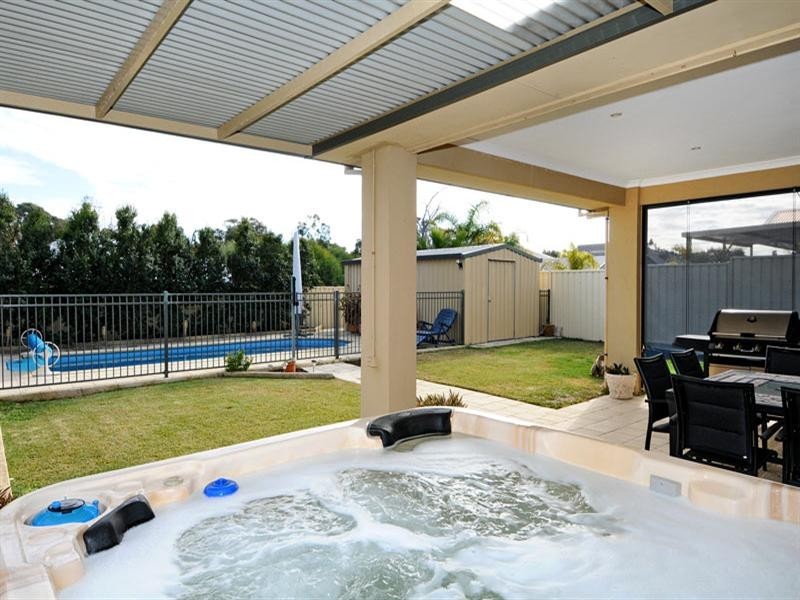 44 Heyerdahl Way, Dudley Park WA 6210