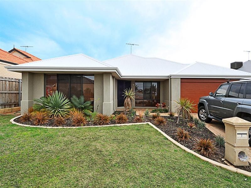 7 Alba Pass, Halls Head WA 6210
