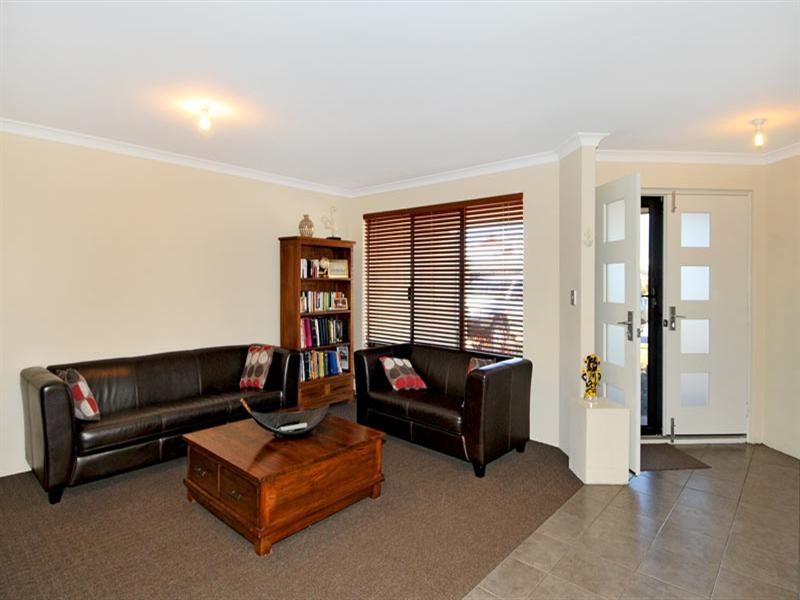 7 Alba Pass, Halls Head WA 6210