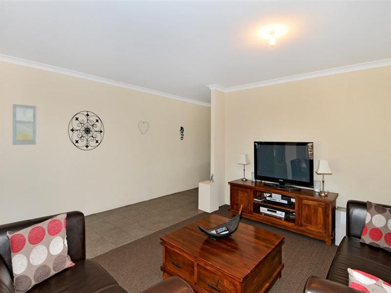 7 Alba Pass, Halls Head WA 6210