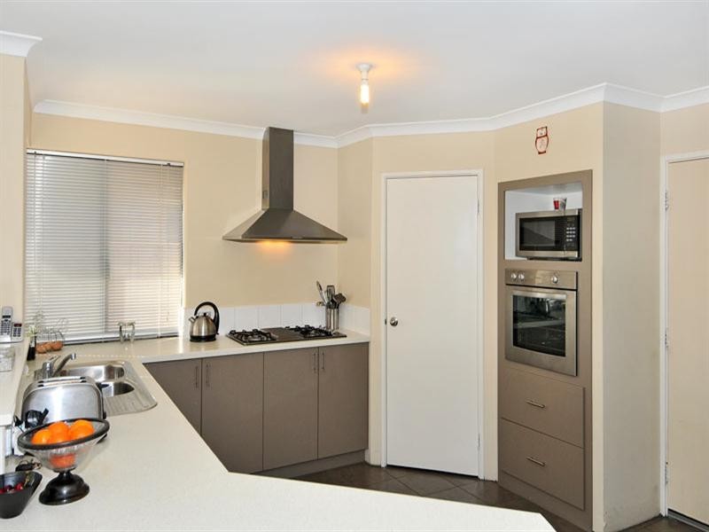7 Alba Pass, Halls Head WA 6210