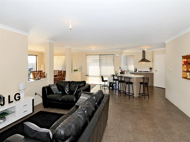 7 Alba Pass, Halls Head WA 6210