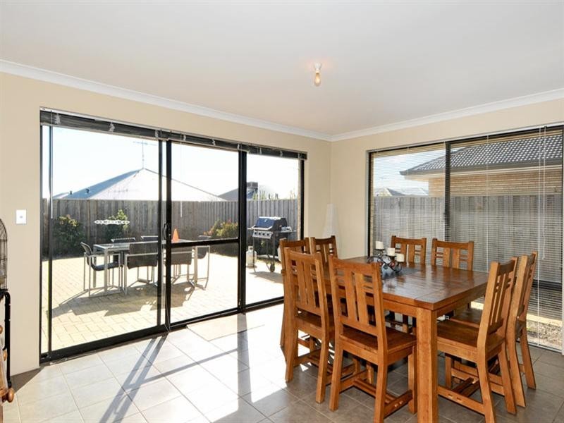7 Alba Pass, Halls Head WA 6210