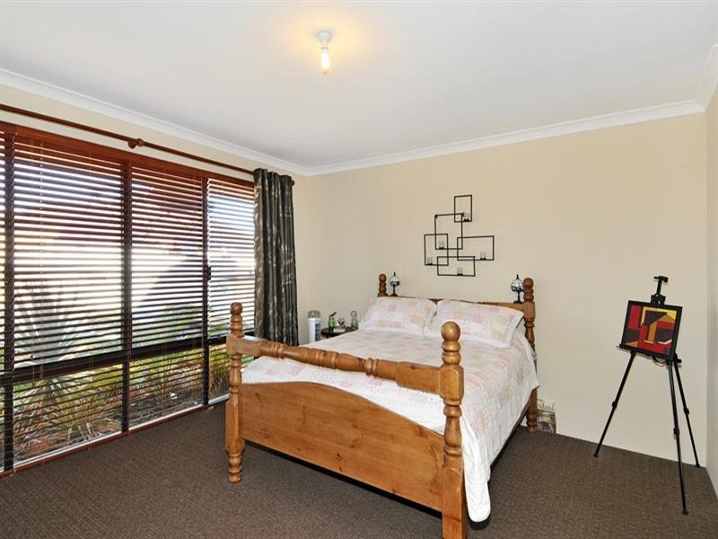 7 Alba Pass, Halls Head WA 6210