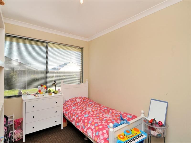 7 Alba Pass, Halls Head WA 6210