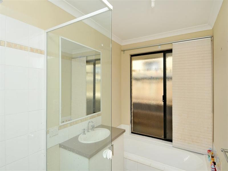 7 Alba Pass, Halls Head WA 6210